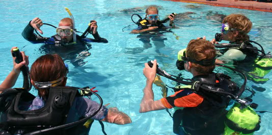 Students gaining their PADI Open Water Qualifcation